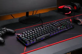 لوحة مفاتيح الألعاب الميكانيكية Redragon Valheim K608 RGB سلكية 104 مفتاح - الصورة 2